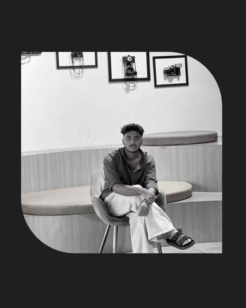 freelance digital marketing intern analyst in sharjah sitting on a chair with happy face